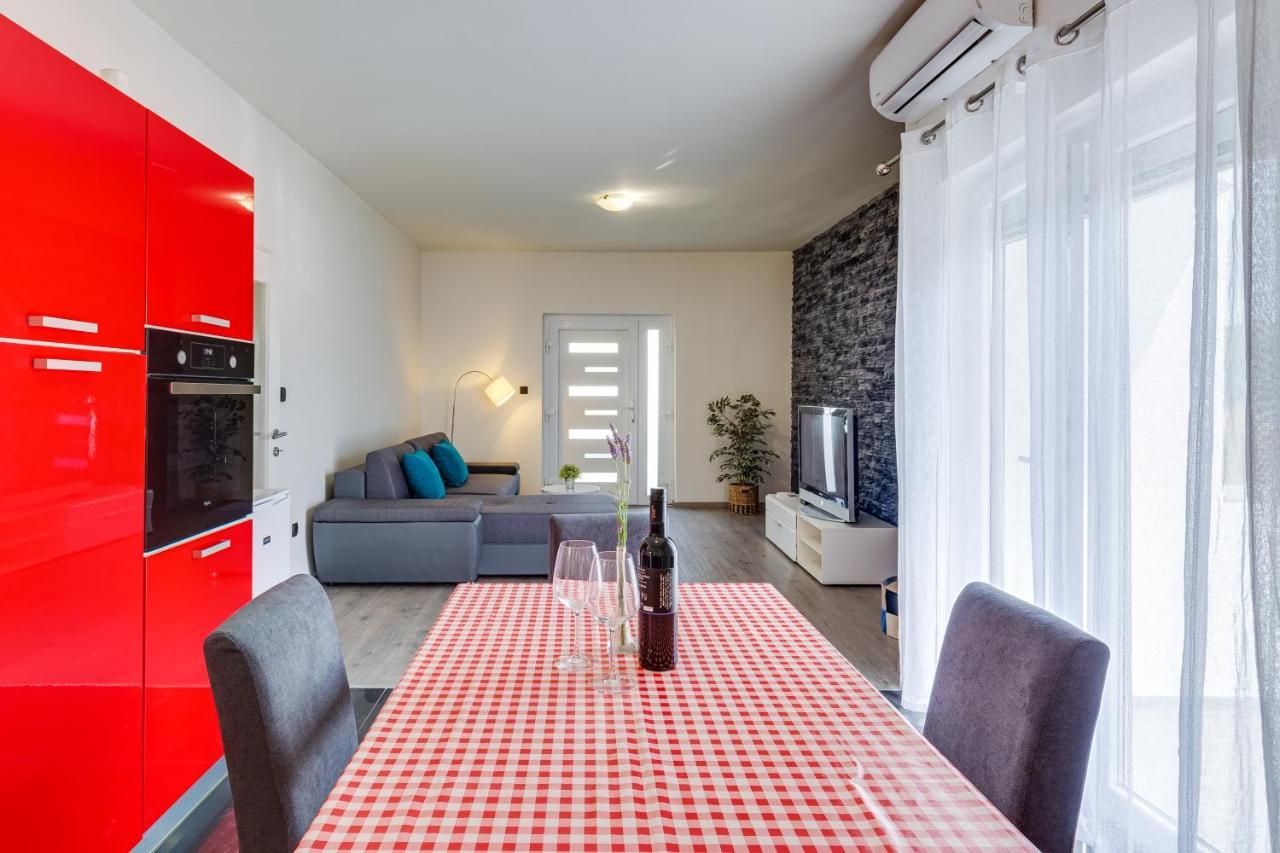 פטרצ'אנה Apartment A & J מראה חיצוני תמונה